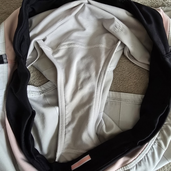 Lululemon Groovy Run Short Gros Gingham Dune/Bleached Coral/Black size 8 - Picture 11 of 13